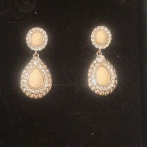 Jewelmint Gold and Cream Teardrop Earrings